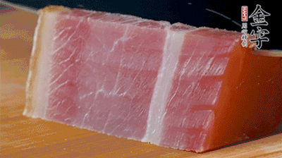 金字火腿切片。