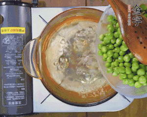 豌豆粒焯水30秒，過涼水。