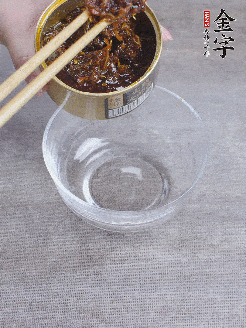 金字火腿大師醬2勺、醬油1勺、白砂糖1/2勺調(diào)勻。