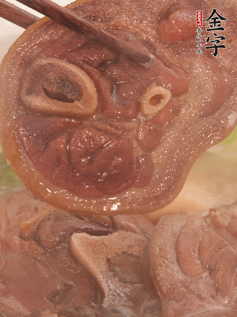 大火燒開(kāi)后，調(diào)成小火燜煮30分鐘，煮至蓮藕軟糯。