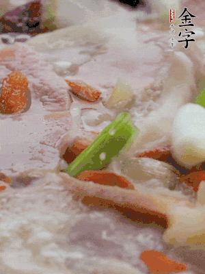 最后下枸杞、蒜白。