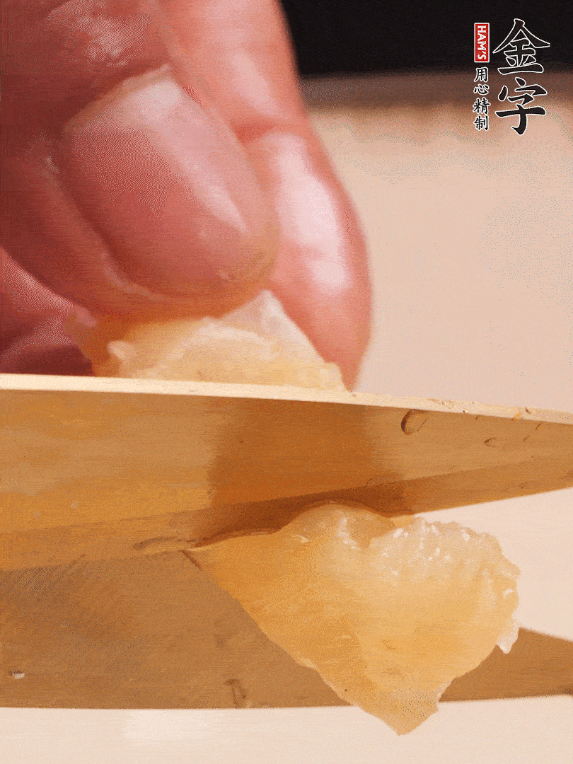 取出放入清水中，清洗表面，再剪成小段