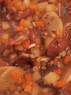 加大半碗水，沒(méi)過(guò)大部分食材